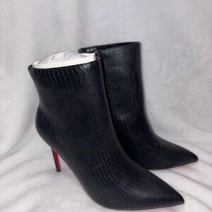 Elegant Black Textured Heeled Boots